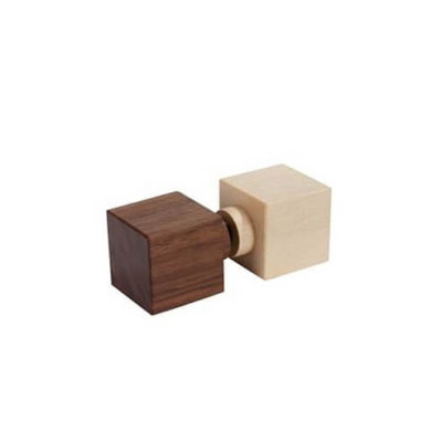 Würfelgriff quadratisch - 40 mm aus Holz, Bild zeigt eine Kombination mit 2 verschiedenen Holzarten