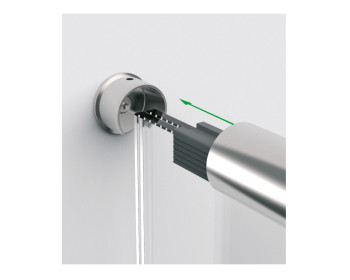 Einbaubeispiel zeigt Wandanschluss 90°, Handlauf, Elastomer und VSG als Ganzglasgeländer