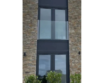 Einbaubeispiel - Profilset VIEW zur Montage in der Fensterlaibung in Aluminium silberfarbig gebürstet