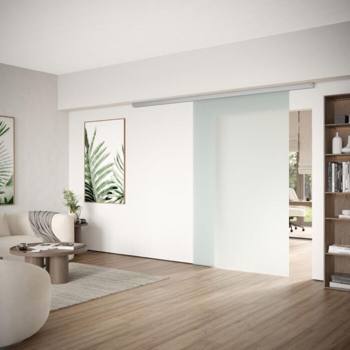 Glasschiebetuer aus Klarglas mit Dorma MUTO Comfort L 80 Schiebetuerbeschlagset in LM silber eloxiert mit Klarglas satiniert