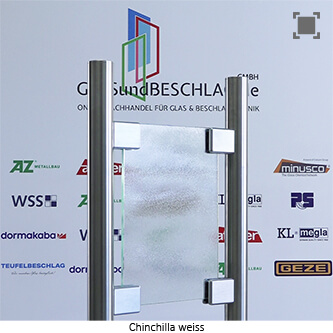 Glas Chinchilla weiss, mit normalem Gruenschimmer