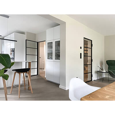 LOFT Glastuer - gerahmte Glastueren mit Blockrahmen in einem Mauerdurchgang.